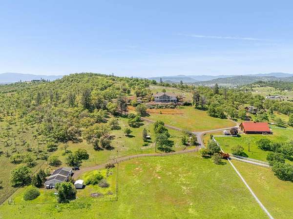 20 Acres of Land with Home for Sale in Oregon City, Oregon