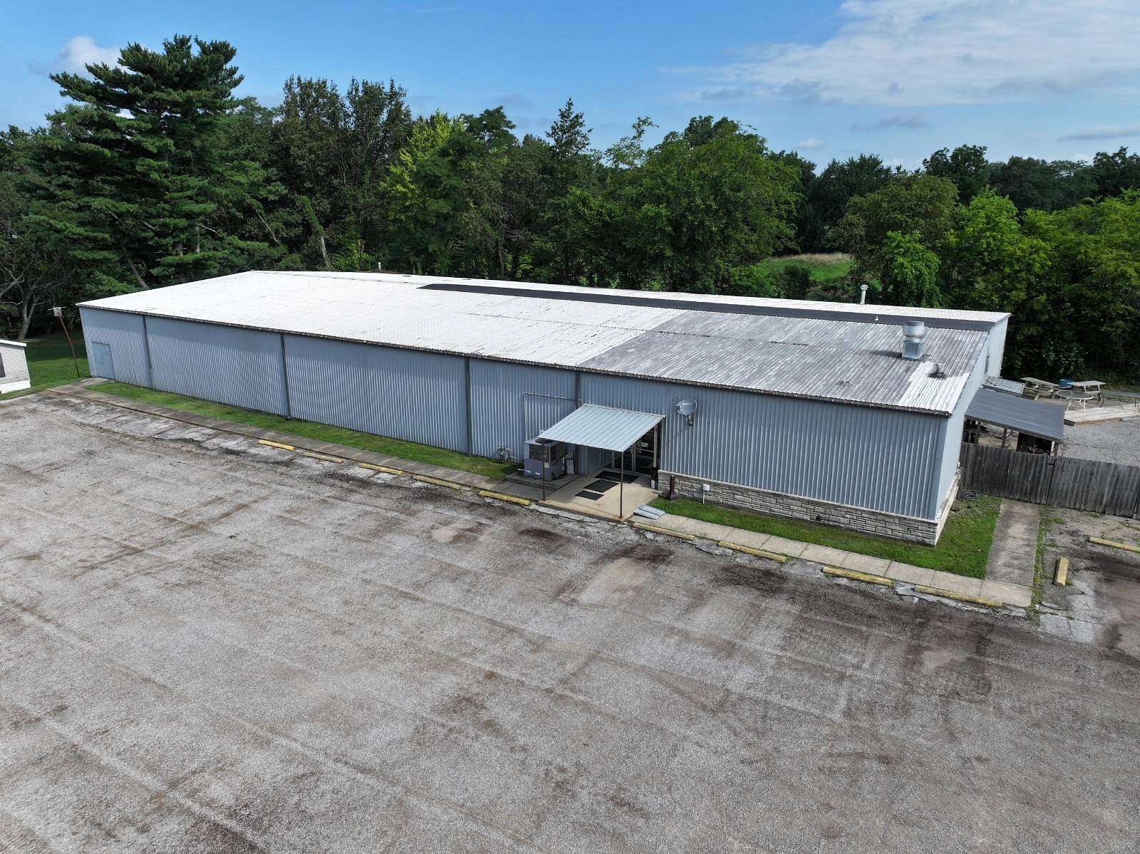 1.5 Acres of Improved Commercial Land for Sale in Albion, Illinois