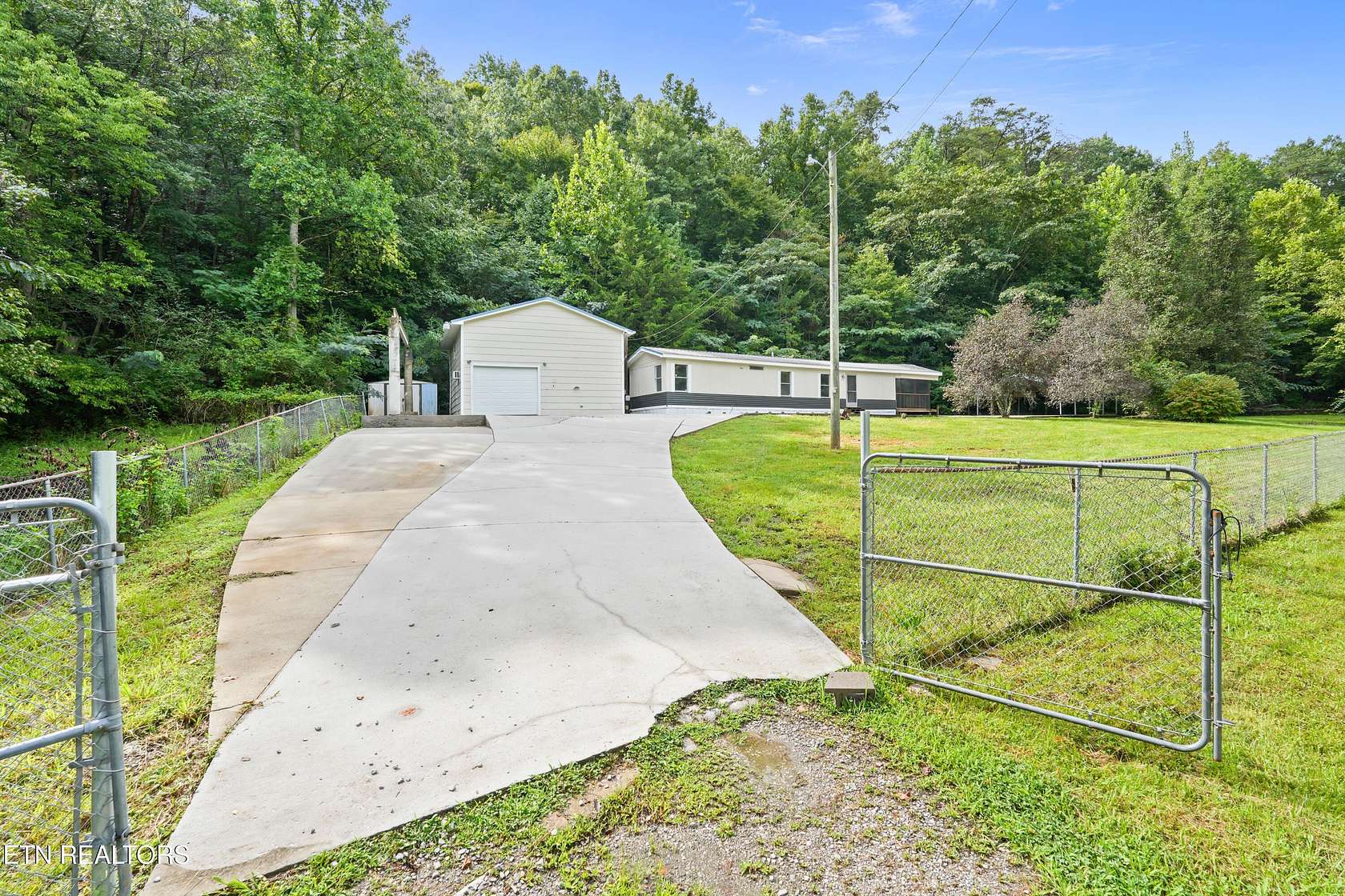 4 Acres of Land with Home for Sale in Knoxville, Tennessee