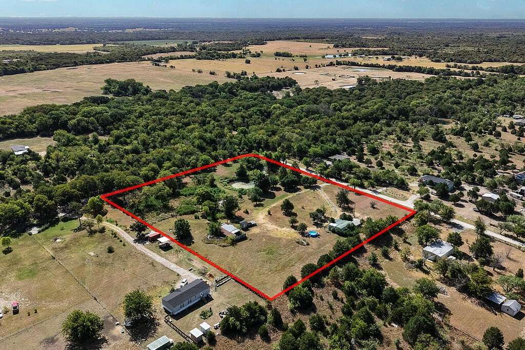 5.27 Acres of Land with Home for Sale in Kemp, Texas
