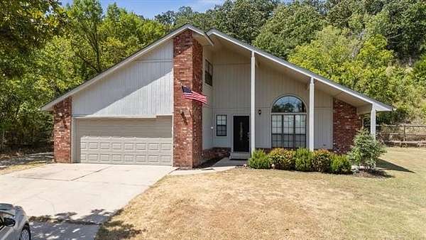 2.2 Acres of Land with Home for Sale in Tulsa, Oklahoma