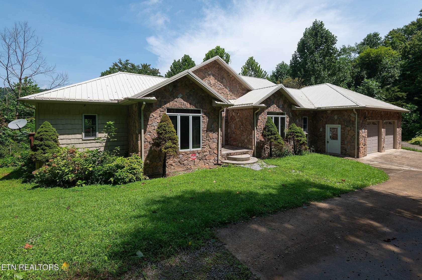 6.74 Acres of Land with Home for Sale in Speedwell, Tennessee