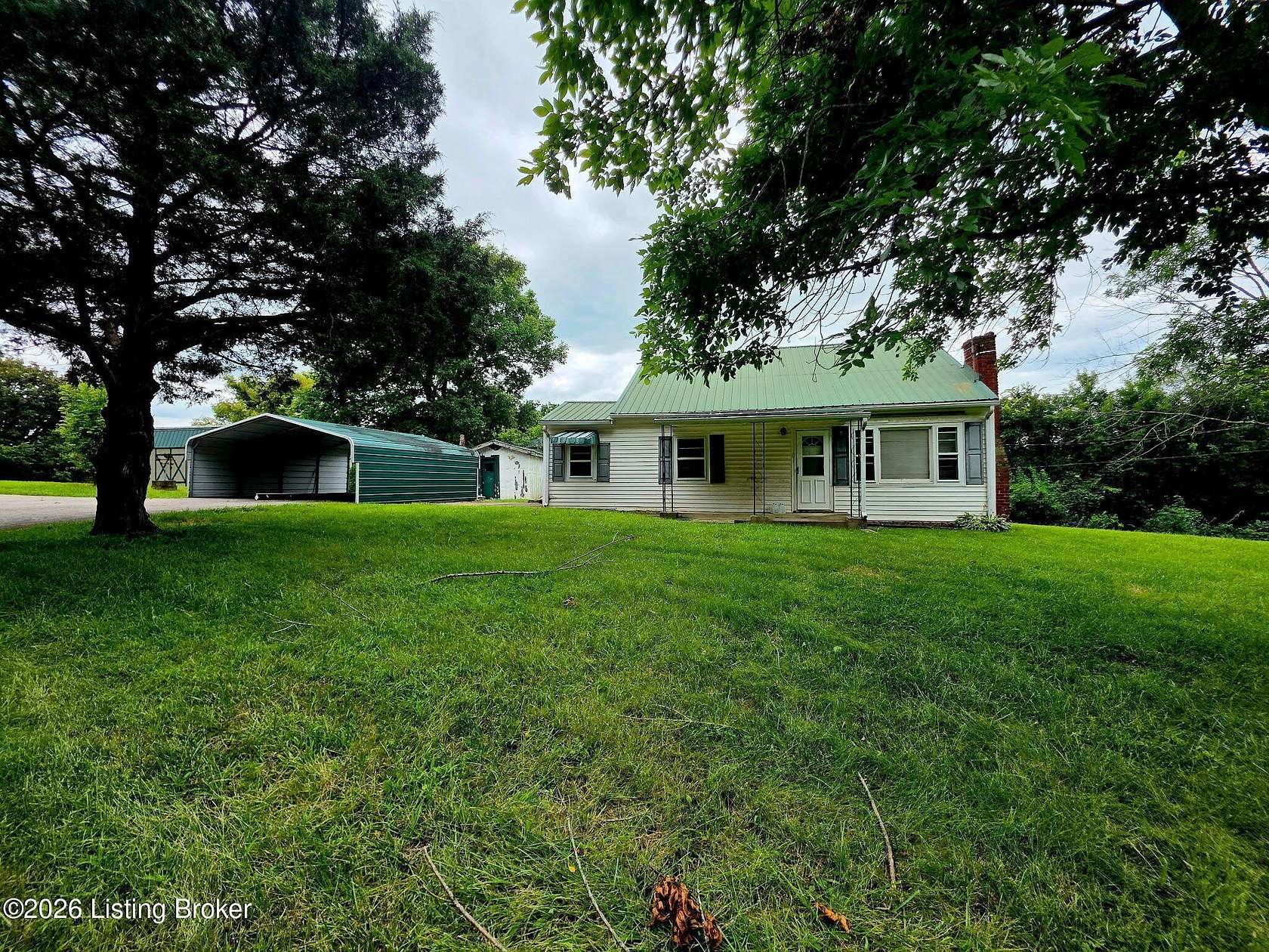 5 Acres of Land with Home for Sale in Springfield, Kentucky