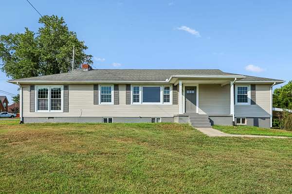 1.53 Acres of Land with Home for Sale in Shelbyville, Tennessee