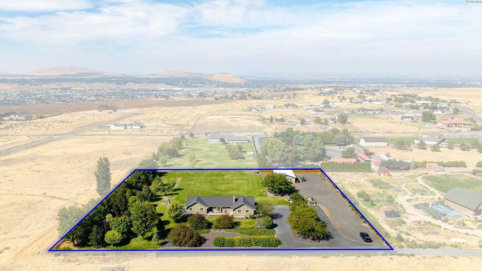 2.5 Acres of Land with Home for Sale in Kennewick, Washington