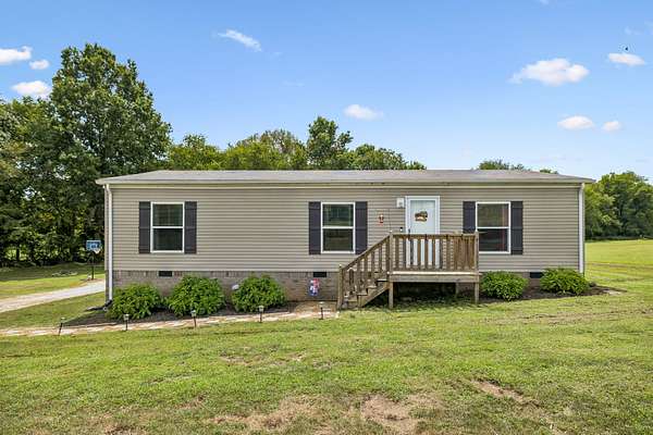 2.58 Acres of Land with Home for Sale in Hartsville, Tennessee