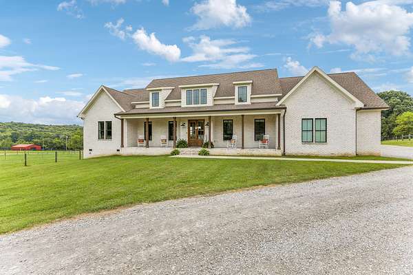 16.9 Acres of Land with Home for Sale in Spring Hill, Tennessee