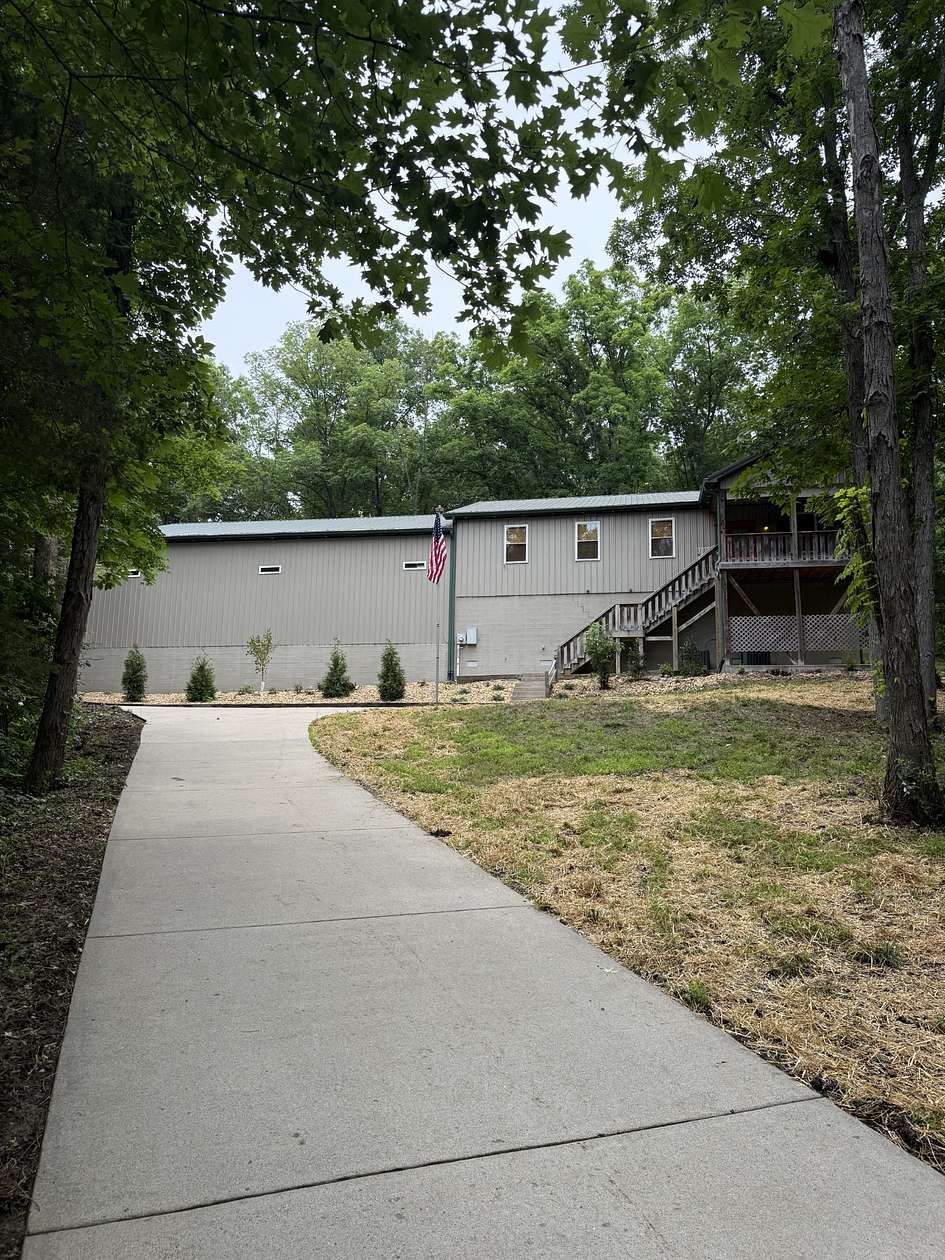 5.52 Acres of Land with Home for Sale in Gallatin, Tennessee