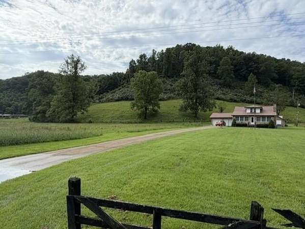 25 Acres of Land with Home for Sale in Prestonsburg, Kentucky