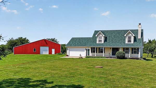 2.16 Acres of Land with Home for Sale in Chariton, Iowa