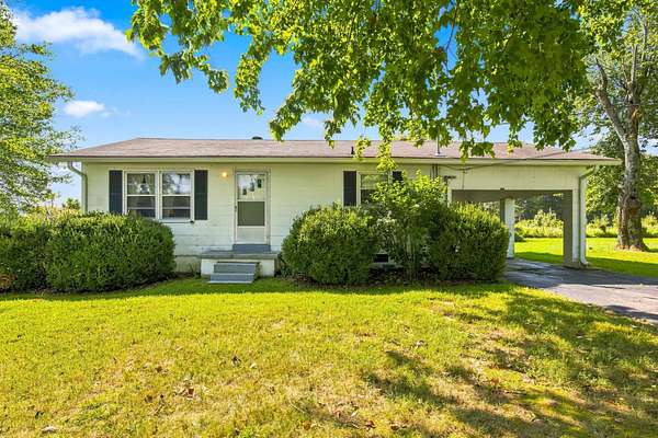 4 Acres of Land with Home for Sale in Manchester, Tennessee
