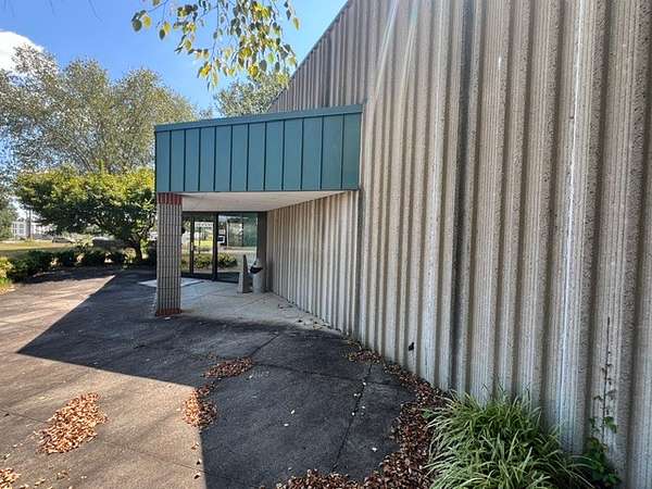 5.18 Acres of Improved Commercial Land for Sale in Tullahoma, Tennessee