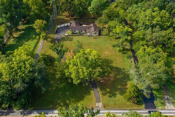 2 Acres of Land with Home for Sale in Brentwood, Tennessee