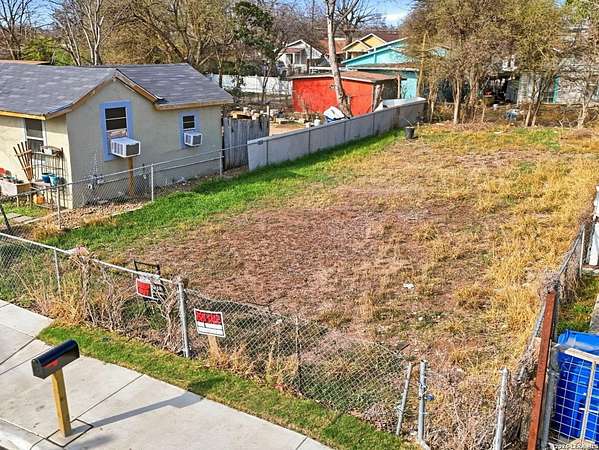 0.08 Acres of Mixed-Use Land for Sale in San Antonio, Texas