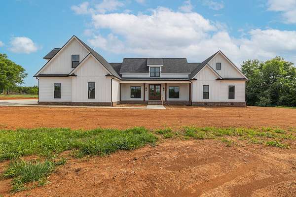 5.1 Acres of Land with Home for Sale in Columbia, Tennessee