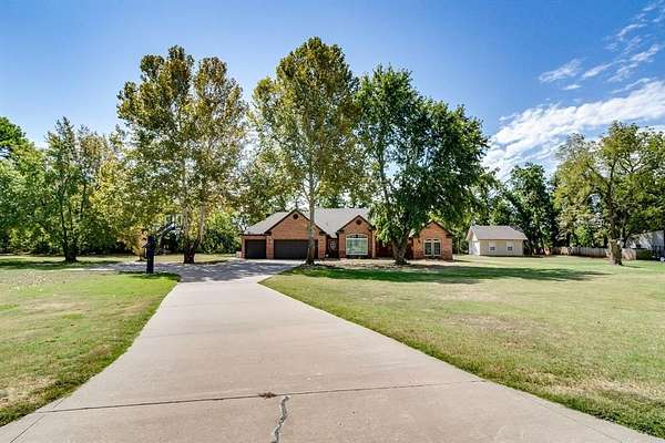 2 Acres of Land with Home for Sale in Piedmont, Oklahoma