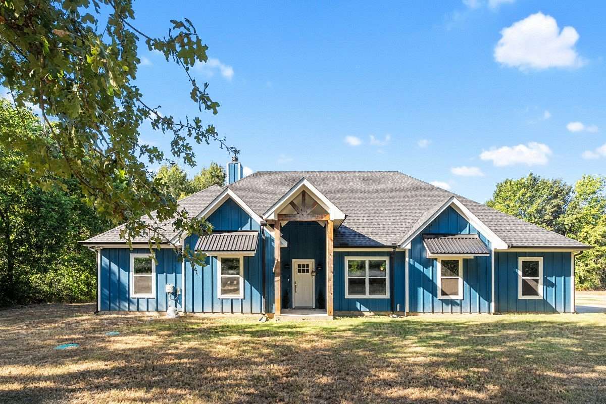5.25 Acres of Land with Home for Sale in Trinidad, Texas