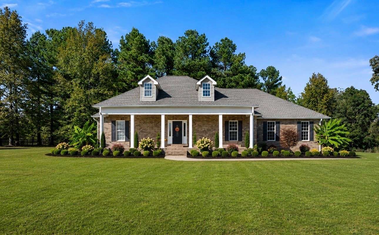 10.3 Acres of Land with Home for Sale in McEwen, Tennessee