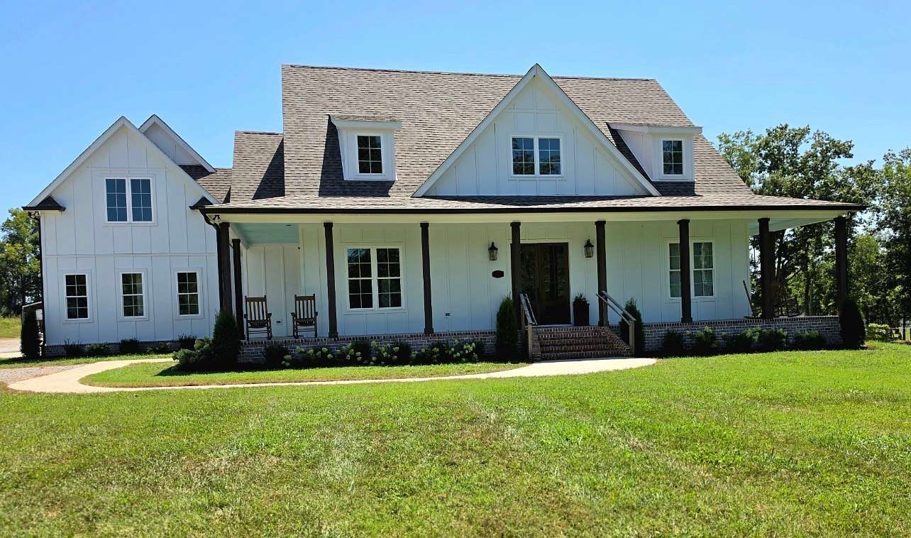 11.8 Acres of Land with Home for Sale in Spring Hill, Tennessee