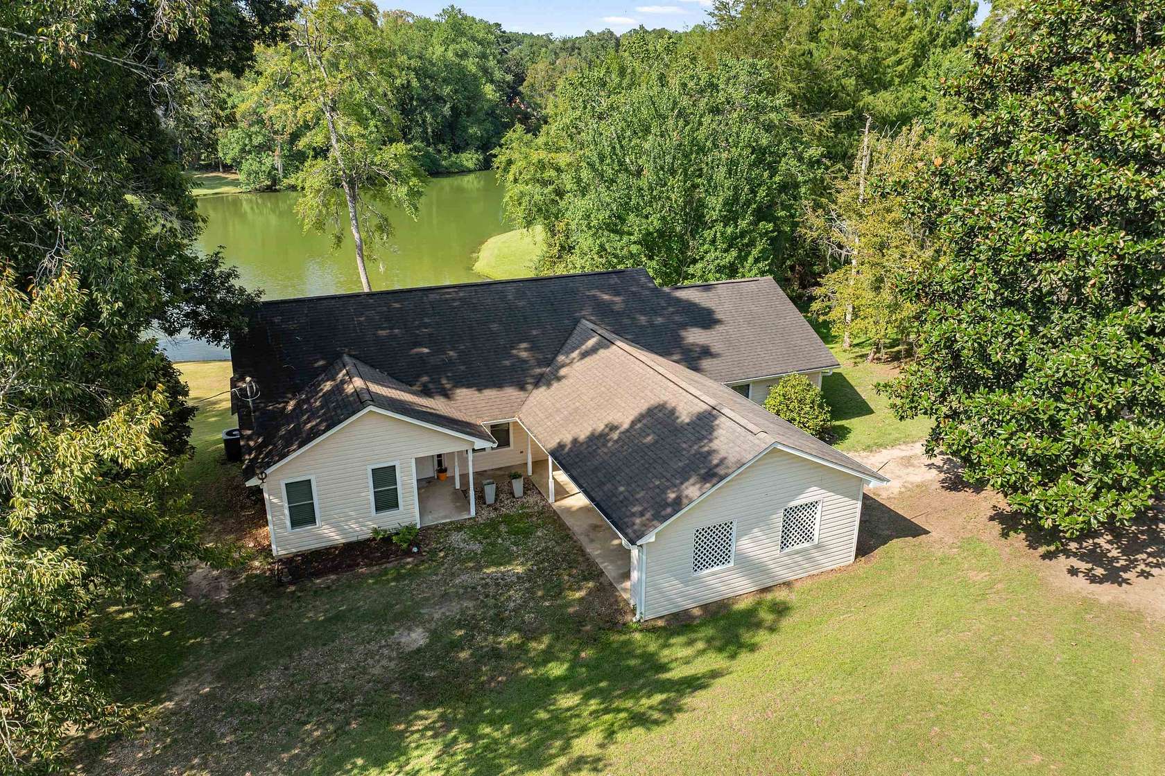 1.5 Acres of Land with Home for Sale in Quincy, Florida