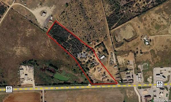 10 Acres of Land for Sale in Dilley, Texas