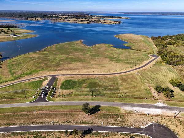 3 Acres of Residential Land for Sale in Windom, Texas