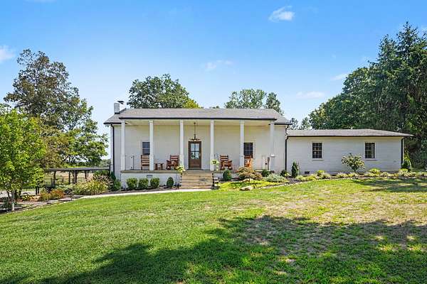 104 Acres of Land with Home for Sale in Dickson, Tennessee