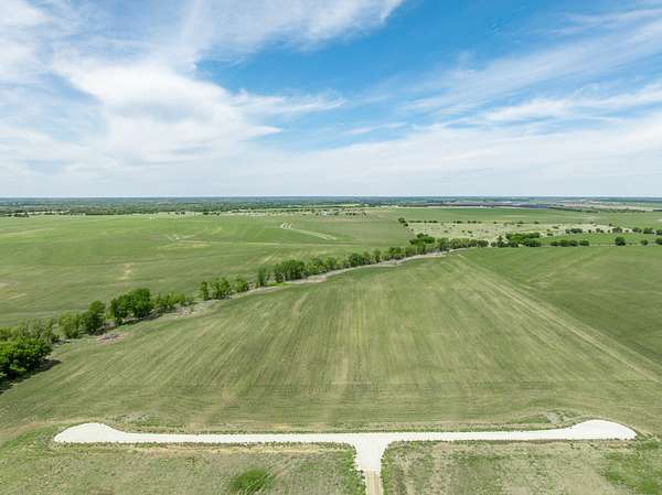 10 Acres of Land for Sale in Hillsboro, Texas