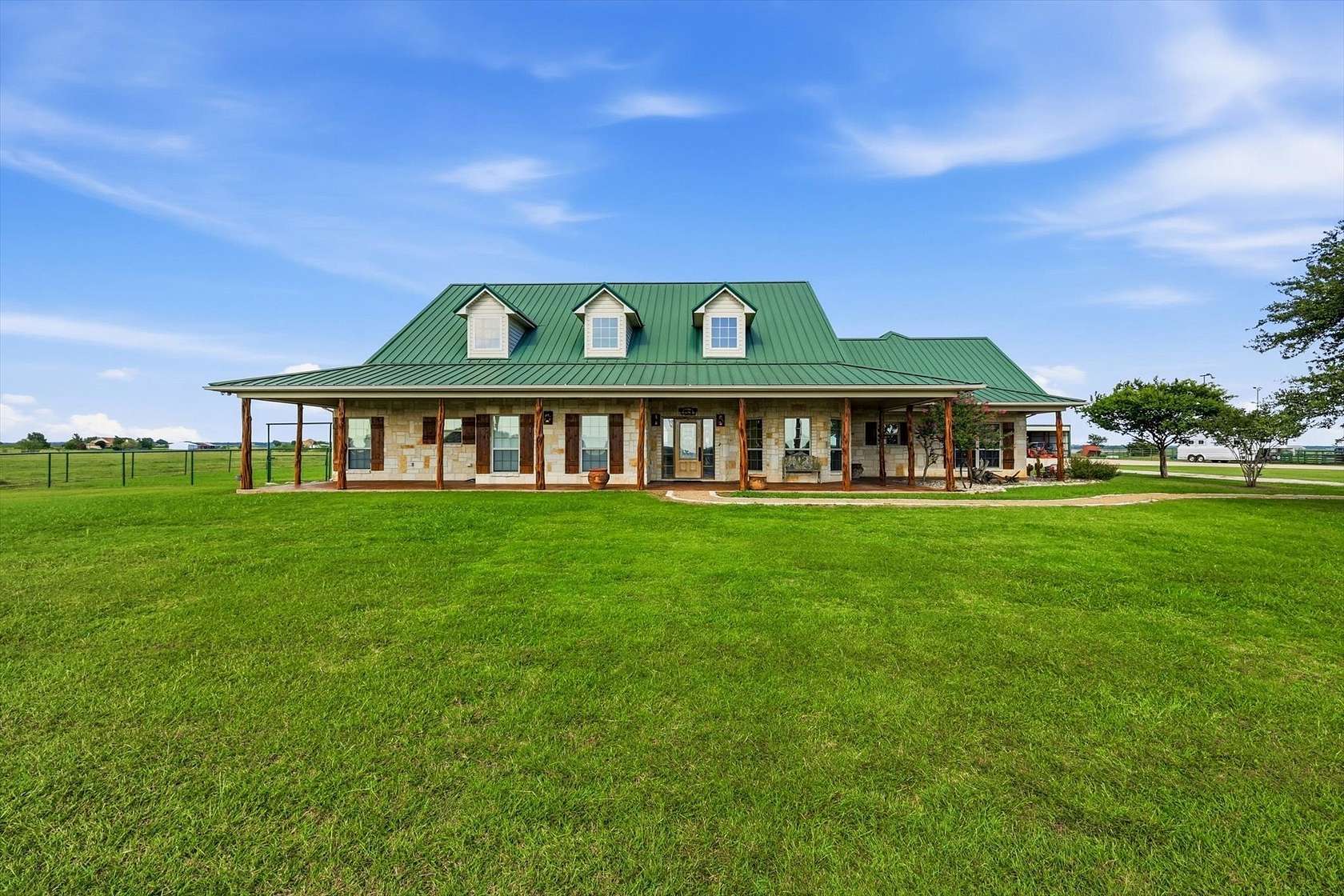 26.5 Acres of Agricultural Land with Home for Sale in Hillsboro, Texas