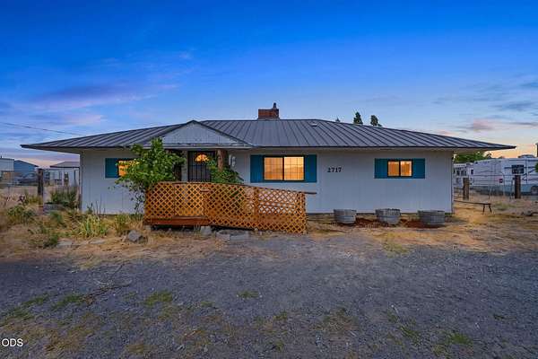 4.9 Acres of Land with Home for Sale in Klamath Falls, Oregon
