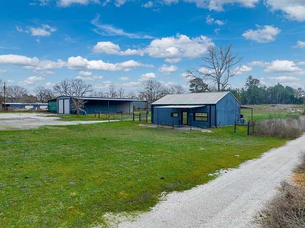 4.36 Acres of Improved Commercial Land for Sale in Flint, Texas