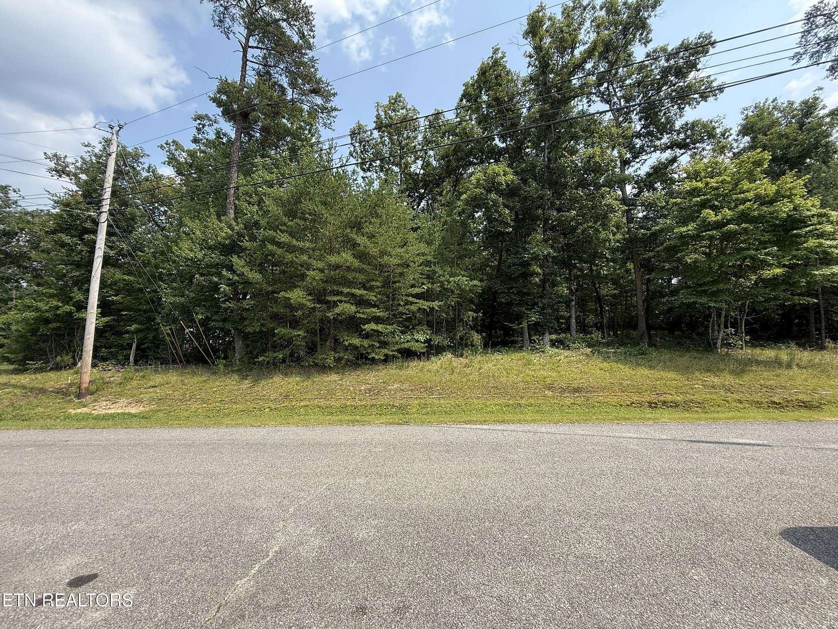 1.47 Acres of Residential Land for Sale in Crossville, Tennessee