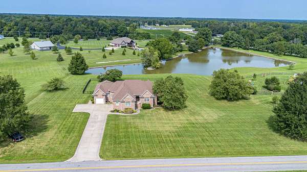 1.71 Acres of Land with Home for Sale in Paducah, Kentucky
