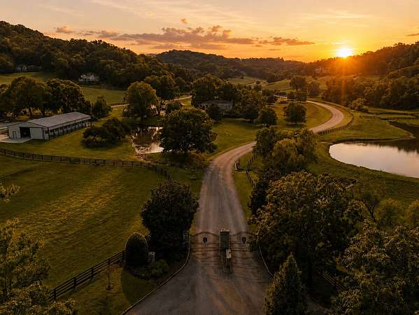 6 Acres of Land with Home for Sale in Franklin, Tennessee