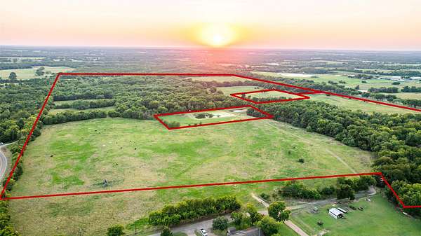 152 Acres of Land for Sale in Windom, Texas
