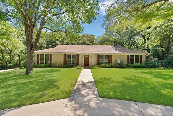 1.76 Acres of Land with Home for Sale in Fort Worth, Texas