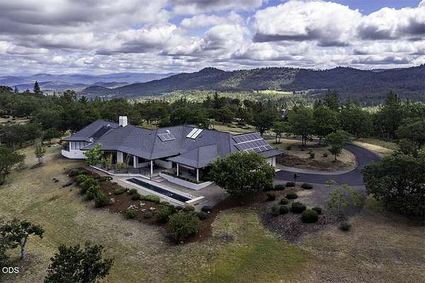 4.72 Acres of Land with Home for Sale in Medford, Oregon