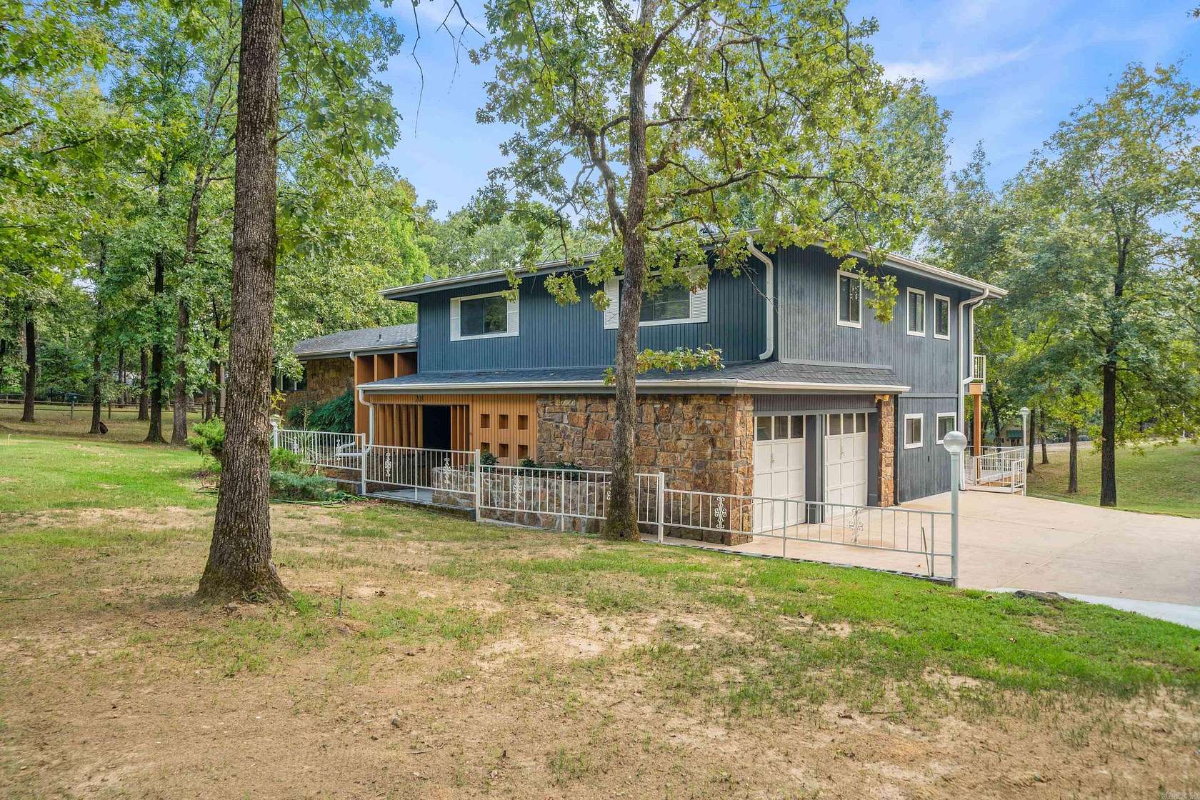 1.6 Acres of Land with Home for Sale in Hot Springs, Arkansas