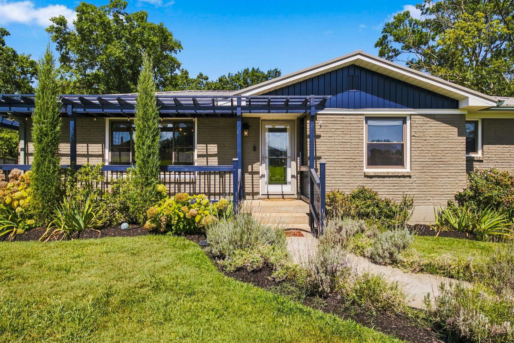 1.69 Acres of Land with Home for Sale in Nashville, Tennessee