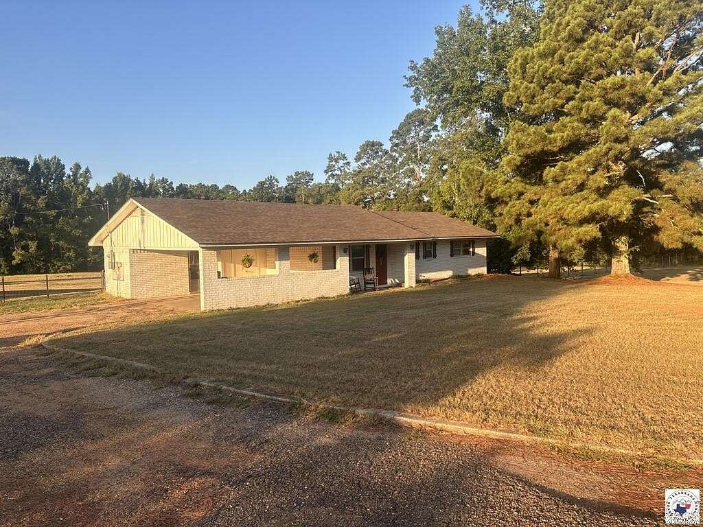 6.87 Acres of Land with Home for Sale in Texarkana, Arkansas