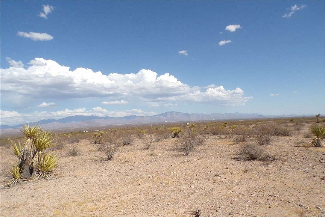 2.35 Acres of Residential Land for Sale in Golden Valley, Arizona