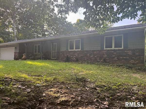 14.4 Acres of Recreational Land with Home for Sale in Chillicothe, Illinois