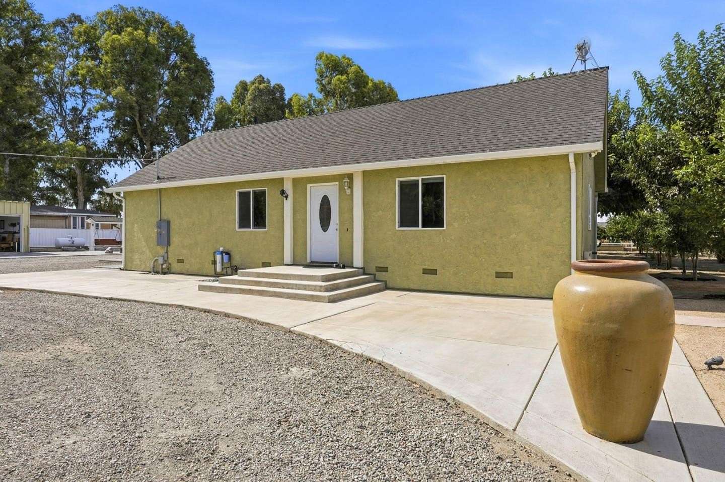 1.5 Acres of Land with Home for Sale in Los Banos, California