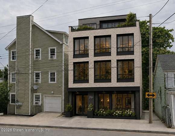 0.06 Acres of Mixed-Use Land for Sale in Staten Island, New York