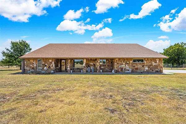 6.4 Acres of Land with Home for Sale in Lawton, Oklahoma