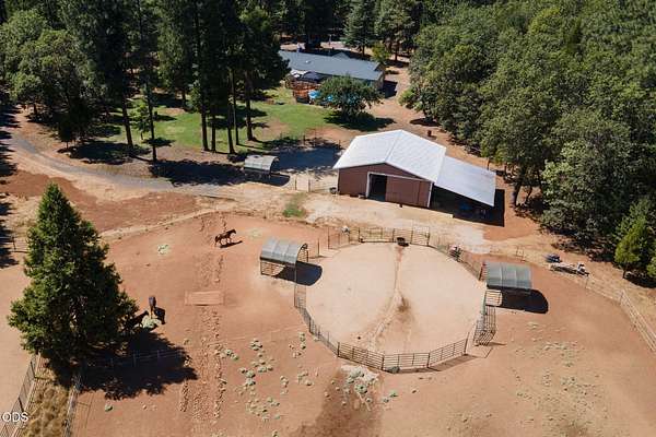 5 Acres of Land with Home for Sale in Rogue River, Oregon