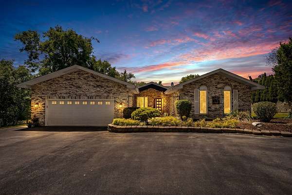 1.53 Acres of Land with Home for Sale in Burr Ridge, Illinois