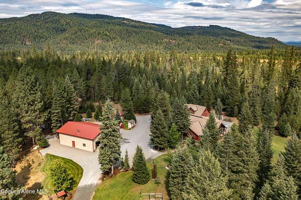 20.5 Acres of Land with Home for Sale in Priest River, Idaho