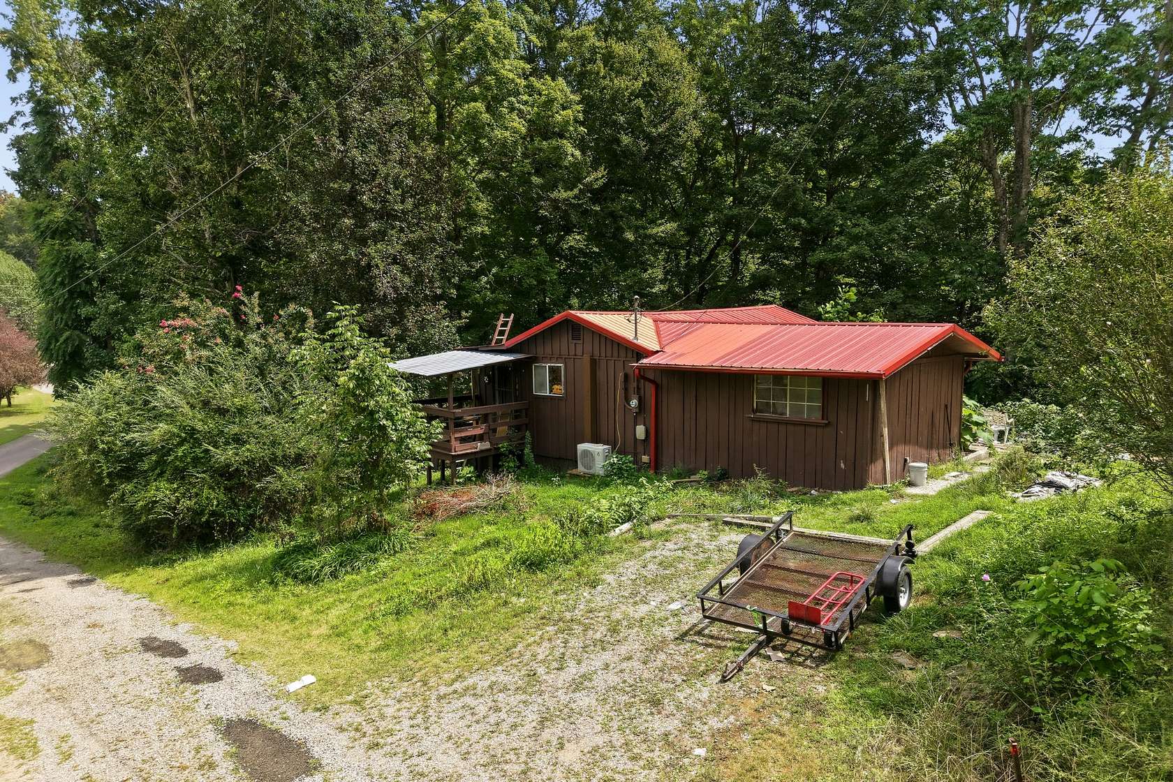 5 Acres of Improved Mixed-Use Land for Sale in Byrdstown, Tennessee