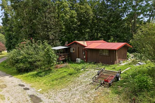5 Acres of Improved Mixed-Use Land for Sale in Byrdstown, Tennessee